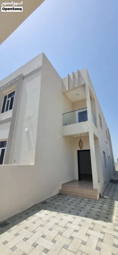 فيلا جديدة في المعبيلة الثامنة بالقرب من الجامعة العربية. Brand-New Villa for Rent in Al Maabela 8. 2