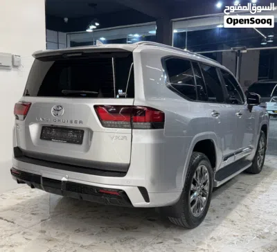 Toyota Land Cruiser VXR 4