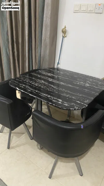 طاولة طعام انيقة مع كراسي 4