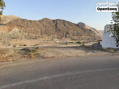للبيع أرض سكنية في الخوير جنب كلية العلوم الشرعية ومطلة على شارع مسقط السريع 2