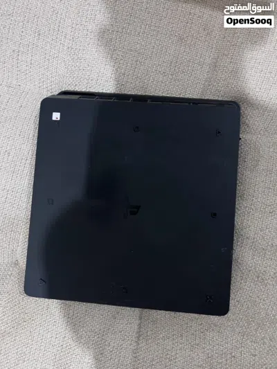 للبيع ثنين سوني 4 نظيفين جداً مع يدتين 2