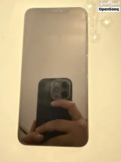 iPhone 11 Pro Max used -excellent condition gold color 3