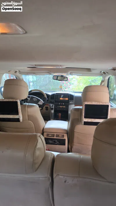 Toyota Land Cruiser GXR 2