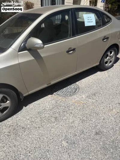 Hyundai Elantra Standard 4