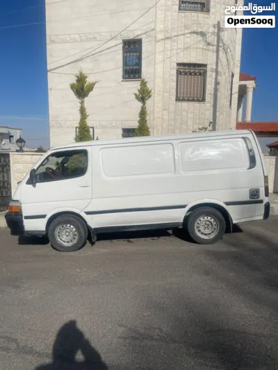Toyota Hiace Cargo 2