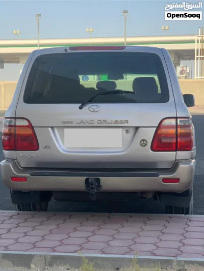 Toyota Land Cruiser VX 2