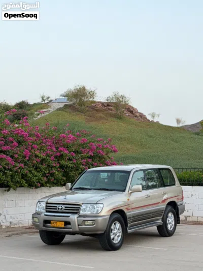 Toyota Land Cruiser GXR 2