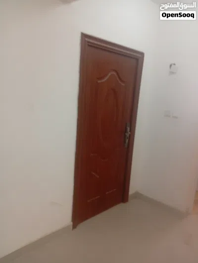 للإيجار السنوي شقة واسعة بالعامرات - حي النهضة* *المواصفات:* - *المساحة*: غرفتين نوم + صالة واسعة 2