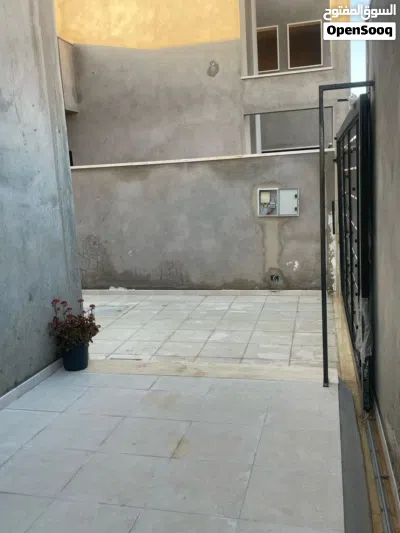 منزل للبيع خلف عين زارة مول 3