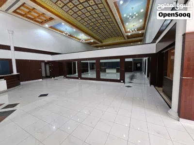 Commercial showroom on the main road in Ruwi معرض تجاري في روي على الشارع العام 3