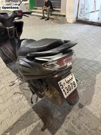 Suzuki Burgman 200 2