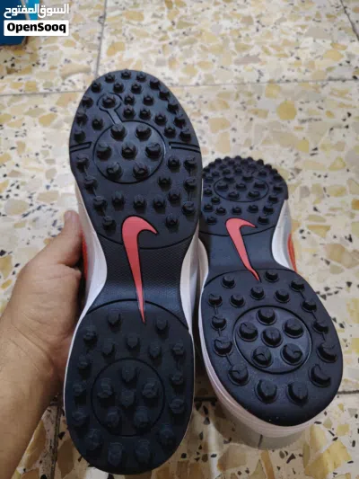 Nike Total 90 III يُعرف اختصاراً بـ T90 الجيل الثالث). 4