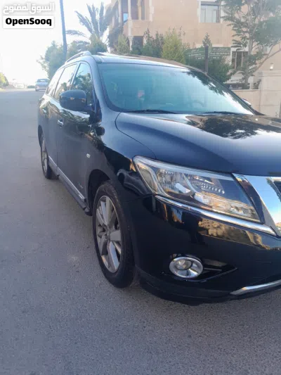 Nissan Pathfinder Standard 4