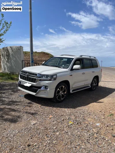 Toyota Land Cruiser GXR 2