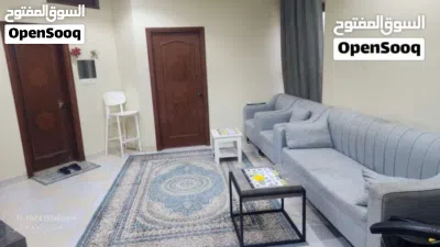 مطلوب شخص على خلق ملتزم بالنظافه والهدوء والنظام .لسكن مؤثث بالكامل شقة غرفتين وصالة وحمامين ومطبخ . 2