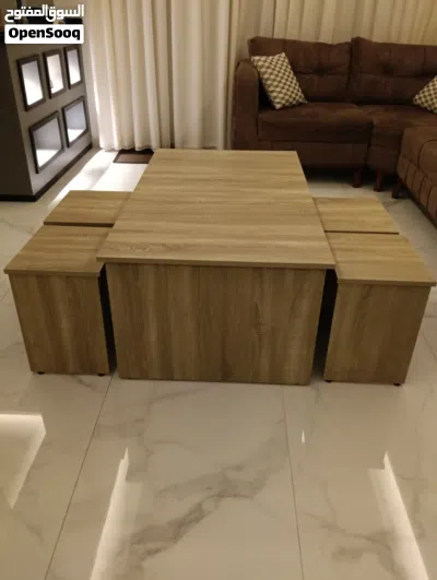 طاولة وسط مع 4 طربيزات بحالة الجديد 2