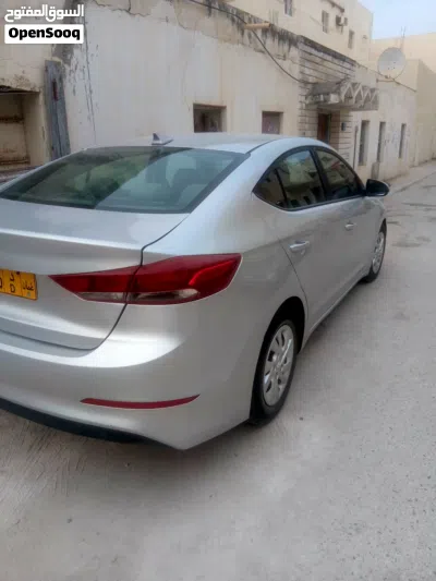 Hyundai Elantra SE 3