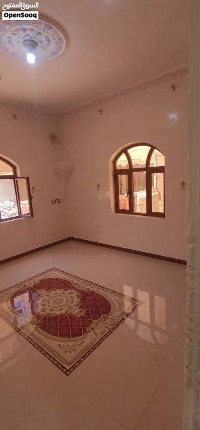 للايجار بيت مستقل قريب الجامعه الامارتيه ب120 2