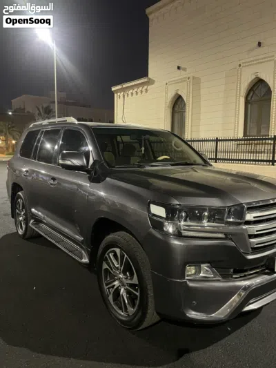 Toyota Land Cruiser GXR 4