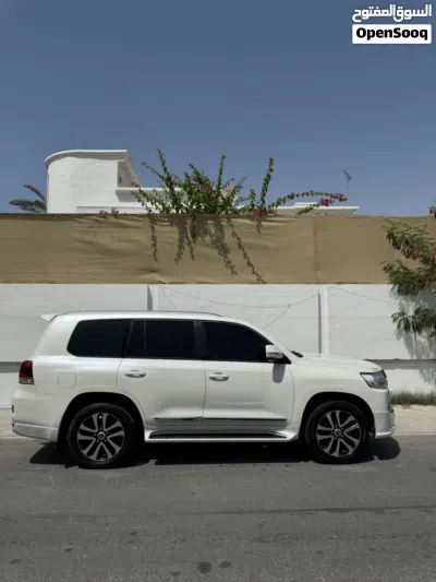 Toyota Land Cruiser EXR 2