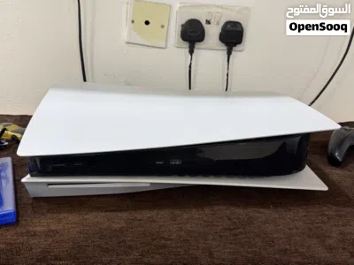 Ps5 good condition with two controllers and 2CD 4