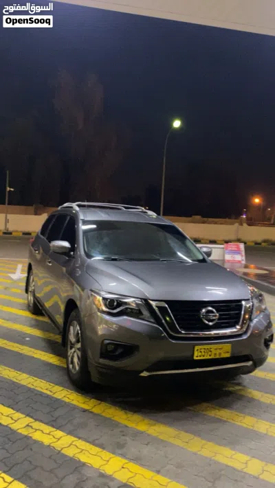 Nissan Pathfinder S 4