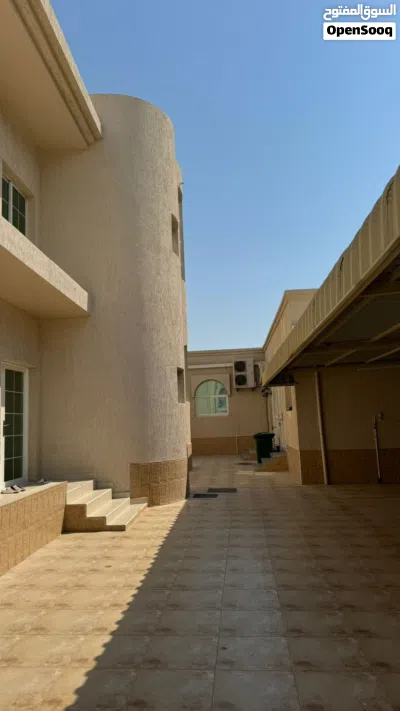 للبيع فيلًا طابقين فخمه منطقة الرماقيه مساحه 12200قدم موقع مميز مقابل المدرسه العمر عشرين سنه 4