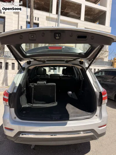 Nissan Pathfinder SV 4