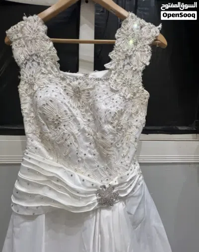 فستان زواج ابيض مستعمل خفيف (بيع مستعجل) 2