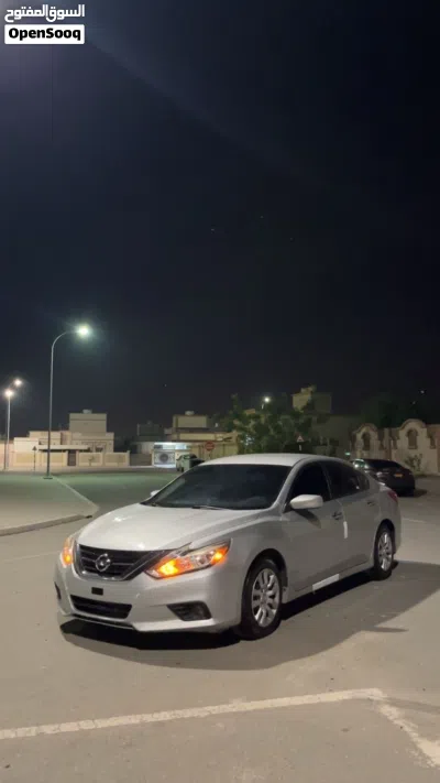 Nissan Altima SV 2
