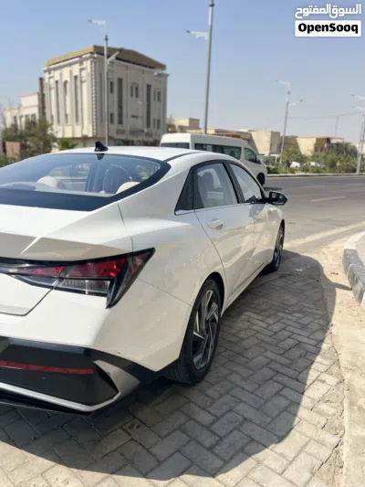 Hyundai Elantra Limited 4