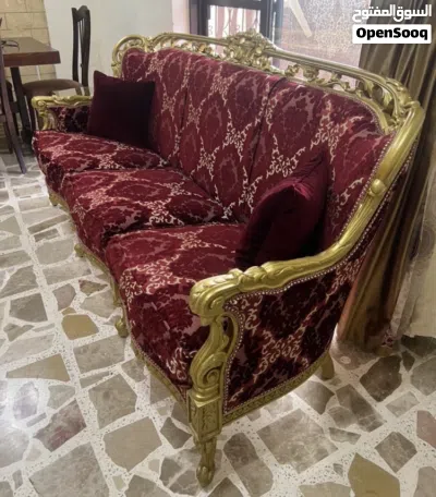 طقم صالون للبيع تصميم كلاسيكي راقي – حالة ممتازة 3