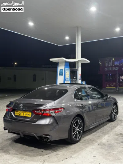 Toyota Camry SE 4
