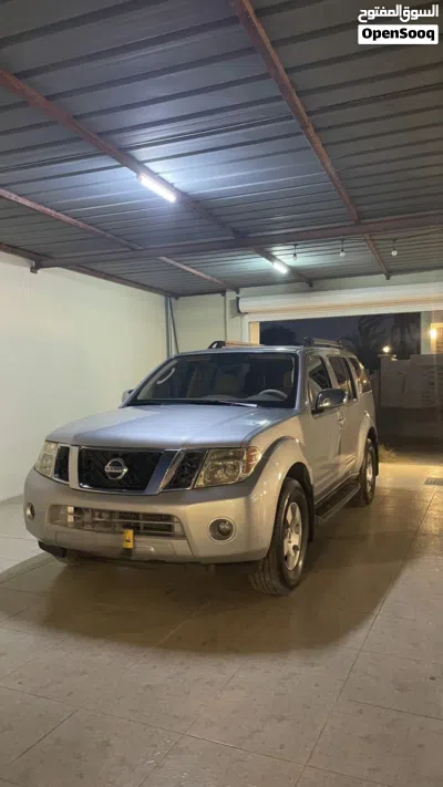 Nissan Pathfinder XE 3