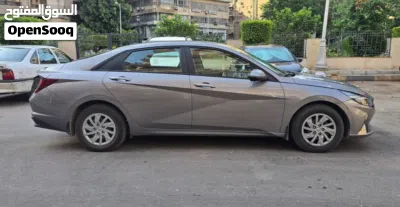 Hyundai Elantra Standard 3