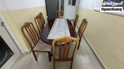 طاوله طعام شبه جديده تكفي 9 اشخاص مع 7 كراسي 3