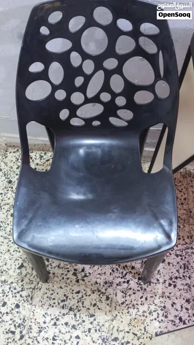 ميز طعام مع كراسي عدد 4 بلاستك و 2 حديد ستول 2