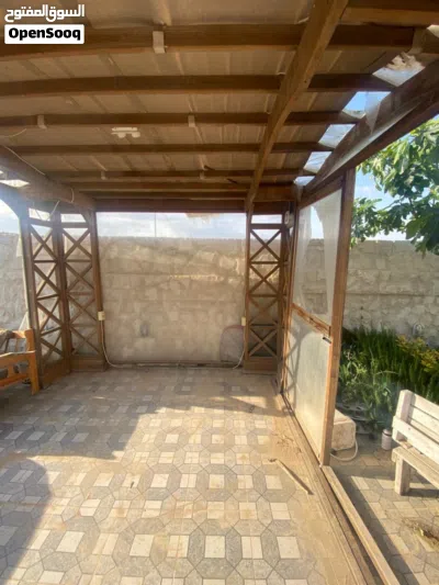 غرفه خارجيه خشب زان بحاله ممتازه 3