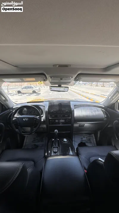 Infiniti QX80 Luxe 3