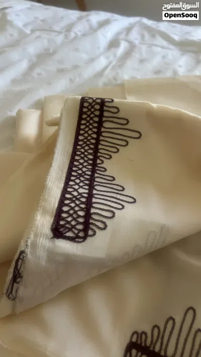 قماش كريب بيج بنقشه بنفسجيه وشيله بسيطه والوان زاهيه 4