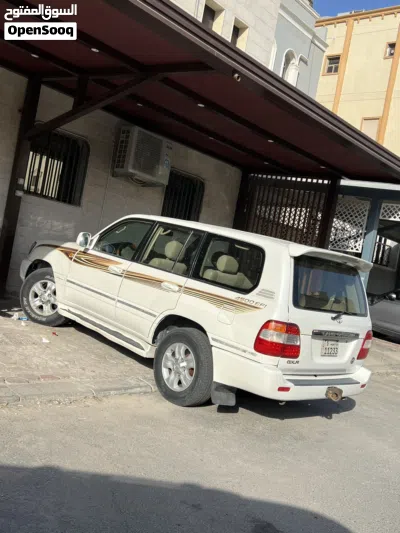 Toyota Land Cruiser GXR 2