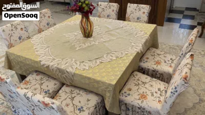طاولة طعام مع 8 كراسي جوده عاليه والكراسي فيها مفارش كسوة 3