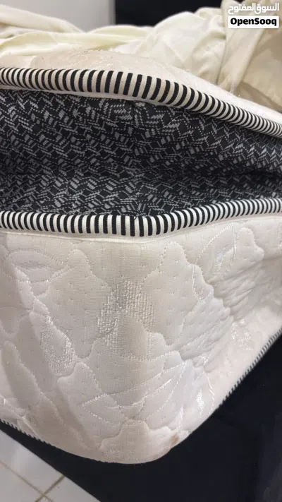سرير مع المرتبه /king size bed with mattress 4
