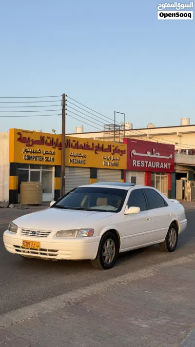 تويوتا كامري XLE 4