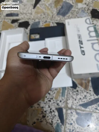 ريلمي gt 2 pro نسخة عالمي اذكرة 256 رام 12 نظافة 99% للبيع سعر 375 مجال بسيط عنواني بغداد اي استفسا 3