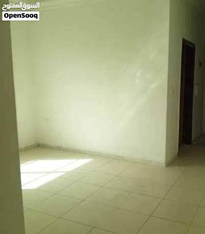 شقه للبيع الجاردنز موقع مميز طابق ثالث مساحه 90 متر 3