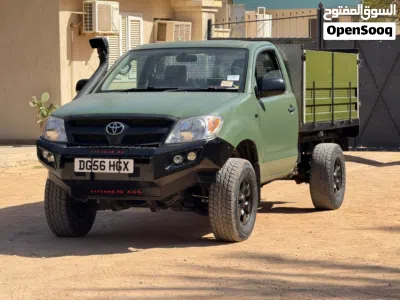 Toyota Hilux Standard 2