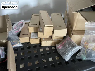 انفرترات طاقة شمسية اونجريد 3 فاز ، مع قطعة واي فاي مع كل انفرتر ، سمارت ميتر ، كيبلات بطاريات HV 4