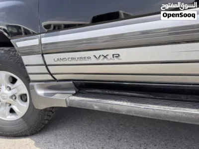 Toyota Land Cruiser VXR 4
