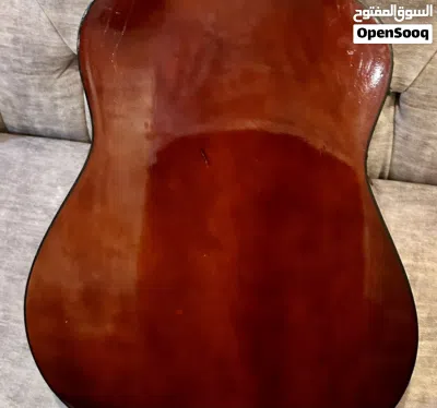 Electric Guitar جيتار مطور ماركة دراقون فلاي كهربائي ويعمل كجيتار عادي . مستعمل مع الكرتون 2
